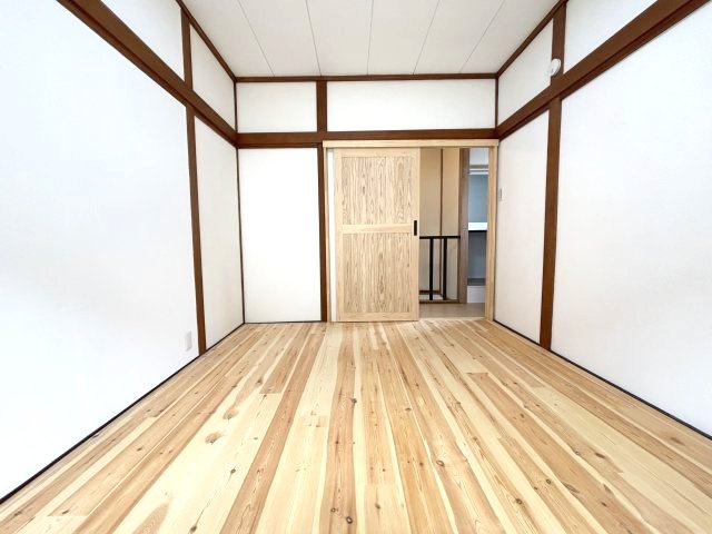 河原城貸家の洋室