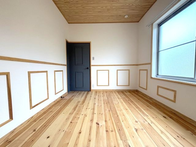 河原城貸家の洋室