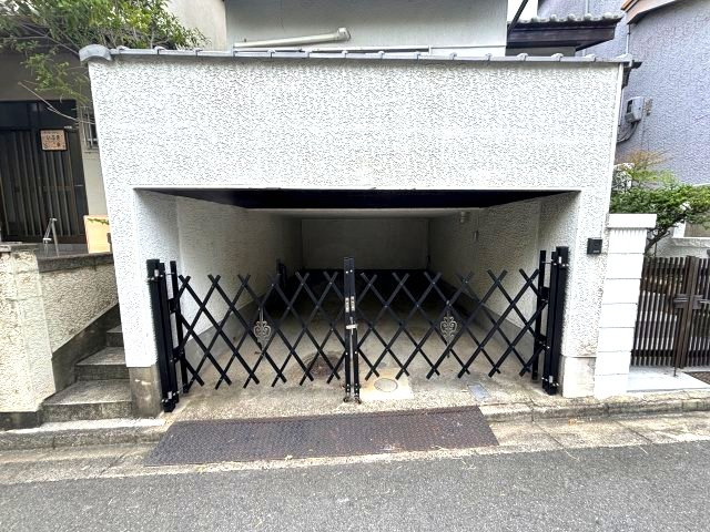 河原城貸家の駐車場