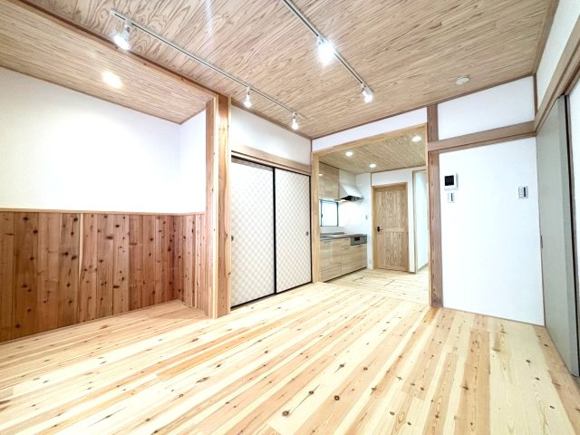 河原城貸家の洋室
