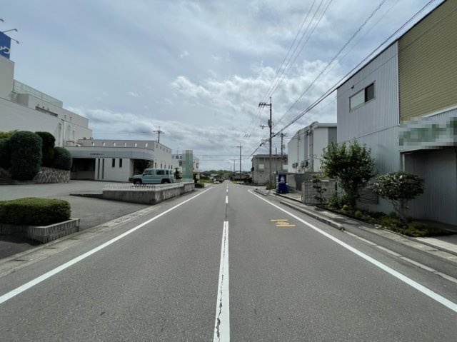 岡山市東区瀬戸町沖の一戸建ての前面道路含む現地写真
