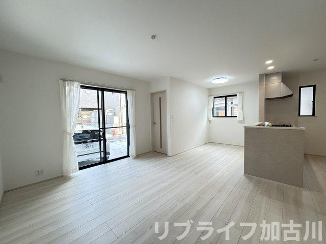 東神吉町戸建ての居間・リビング