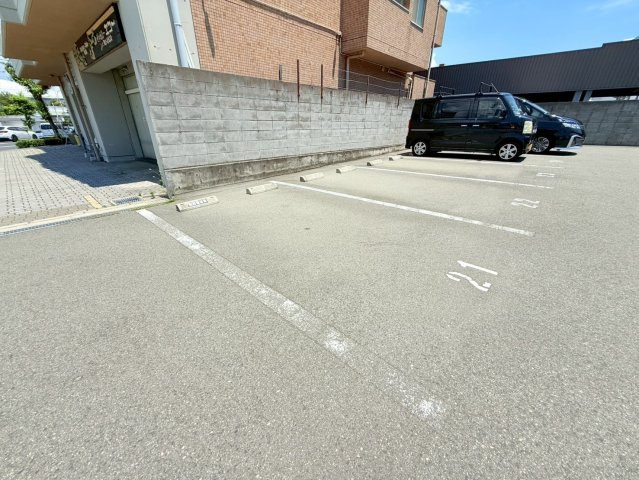 パレ清水ヶ丘の駐車場