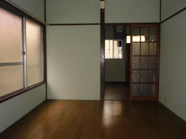 横浜市中区石川町１丁目のアパートの居間・リビング