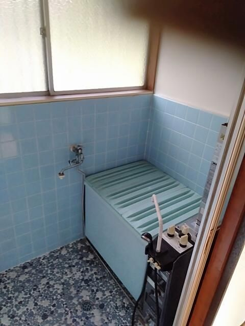 横浜市中区石川町１丁目のアパートの浴室