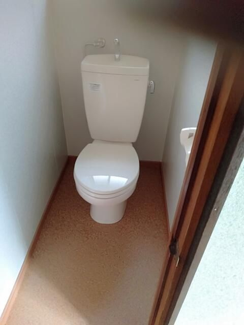 横浜市中区石川町１丁目のアパートのトイレ