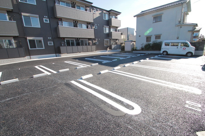 moon bow (ムーン　ボｰ)の駐車場