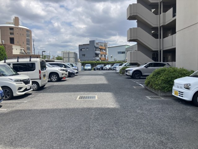 ルモングレース森ノ宮の駐車場