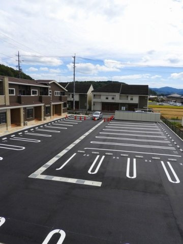 クロガネＡの駐車場|駐車場に車を止められます