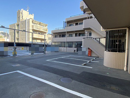 ライオンズマンション北山通の駐車場
