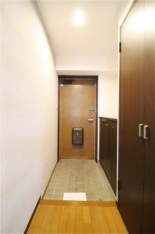 アンピール六ツ門の玄関