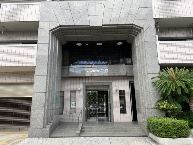 アンピール六ツ門のエントランス
