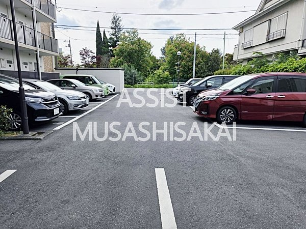 パレ武蔵小金井の駐車場