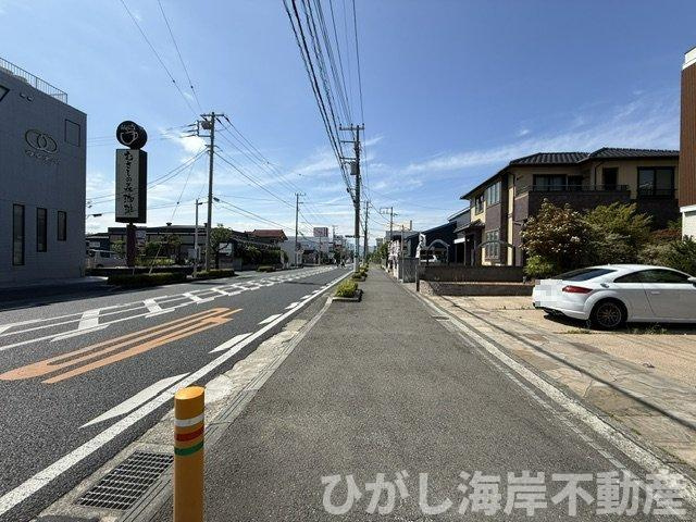 平塚市中里　中古戸建の前面道路含む現地写真|現地外観