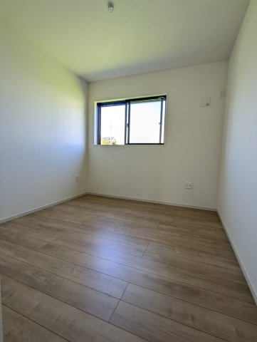 ひたちなか市田彦1期の洋室|フローリングの部屋は家具やインテリアともマッチしてお洒落感が出やすく身の周りの整理がしやすく魅力的です～♪