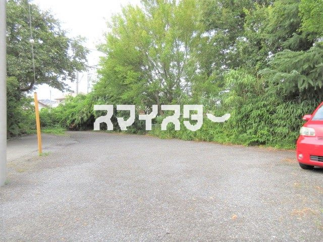 東村山市久米川町５丁目のアパートの駐車場