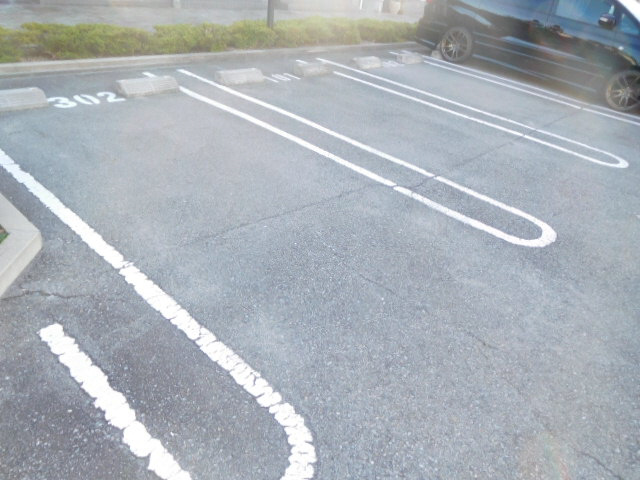 イマージュの駐車場