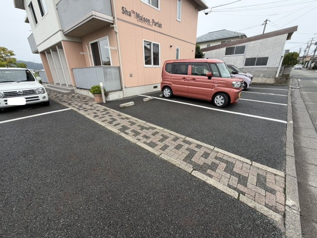 シャーメゾンパルフェの駐車場