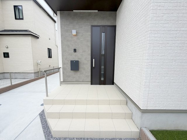八潮市大字二丁目　新築戸建　全7棟　E号棟のエントランス|玄関アプローチ