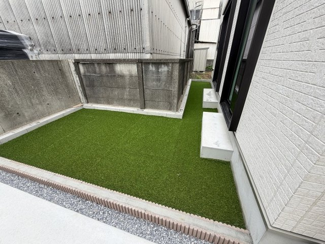 八潮市大字二丁目　新築戸建　全7棟　E号棟の庭|お子様のプールも楽しめるお庭付です