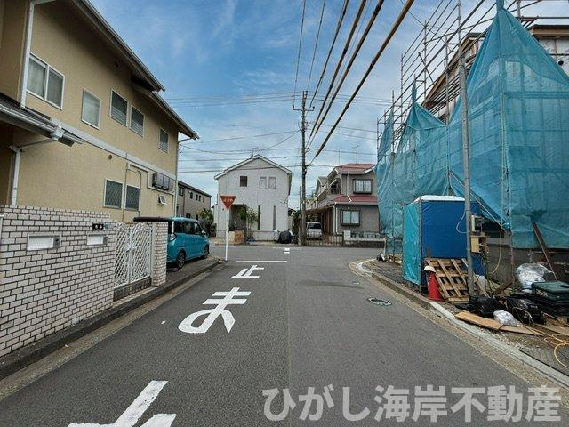茅ヶ崎市高田４丁目　新築戸建　全２棟の前面道路含む現地写真|6月5日撮影　建築中　現地外観