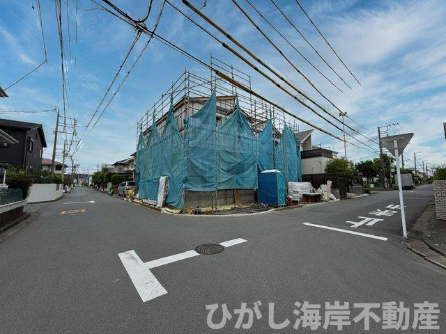 茅ヶ崎市高田４丁目　新築戸建　全２棟の前面道路含む現地写真|6月5日撮影　建築中　現地外観