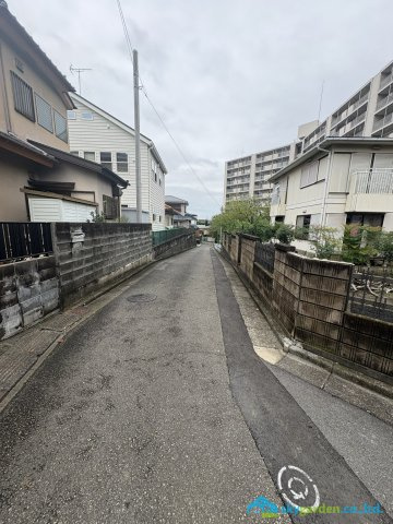 藤沢市亀井野１丁目　新築戸建　全２棟Ｂ号棟の前面道路含む現地写真