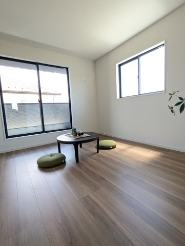 ひたちなか市高場　6期の洋室|明るい洋室です。採光・通風が良く毎朝気持ち良く起床ができ・・日中も日差しが降り注ぐ～暖かいお部屋です