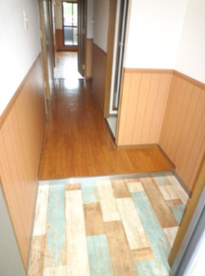 【玄関】 | EverGreen（エバーグリーン）泉ヶ丘1号館 | ※同物件・反転タイプの写真