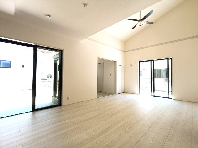 三郷市　彦江丁目　新築戸建　全1棟の居間・リビング|こちらの居間で趣味の時間をお楽しみください