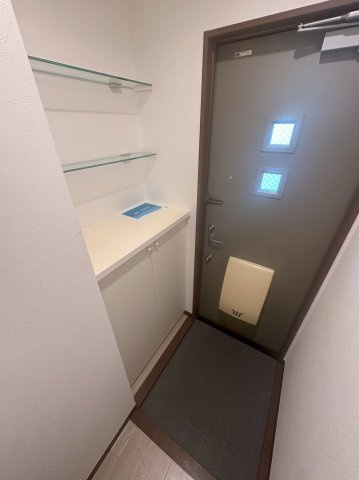 BRICKS本山A棟の玄関