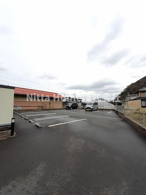 プリマヴェーラの駐車場|敷地内に駐車場も完備(^^♪