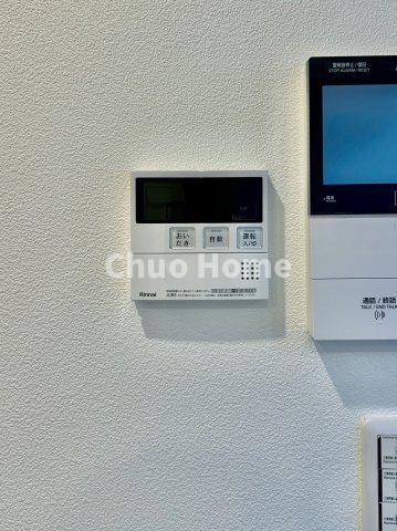 コスモシティ北千住の発電・温水設備|【給湯リモコン】外での一日を忘れさせてくれるオートバス機能でお好みの湯量・温度に調整された浴槽。