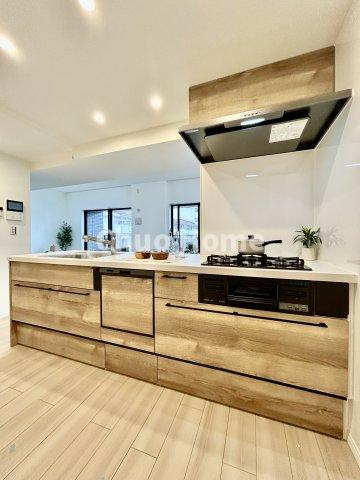 コスモシティ北千住のキッチン|ワイドで収納豊富なシステムキッチン
