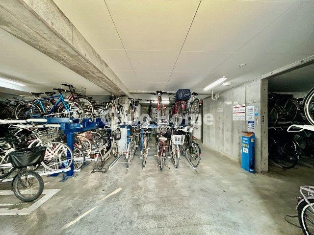 コスモシティ北千住の駐輪場|【自転車置き場】最新の空き状況や費用などの詳細は担当スタッフまでお問い合わせください。