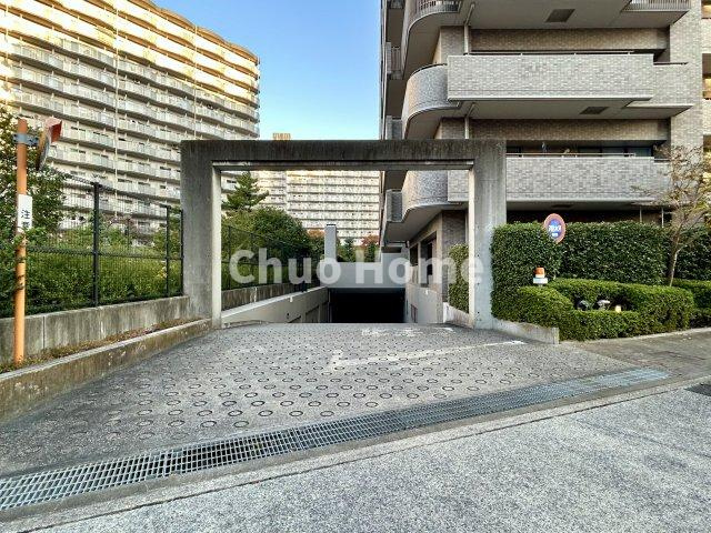 コスモシティ北千住の駐車場|【敷地内駐車場】最新の空き状況や費用などの詳細は担当スタッフまでお問い合わせください。