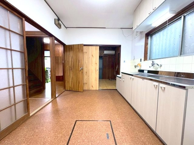 桜丘町戸建の居間・リビング