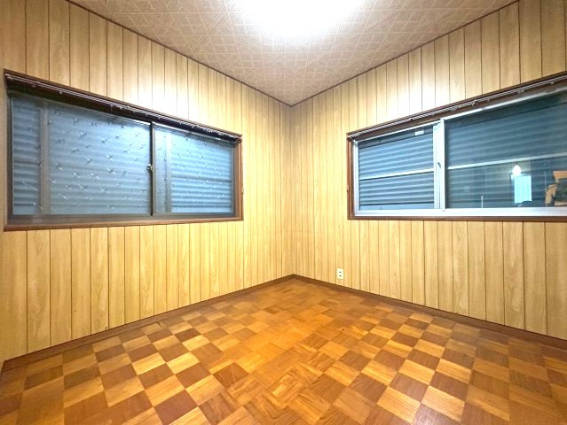 桜丘町戸建の洋室