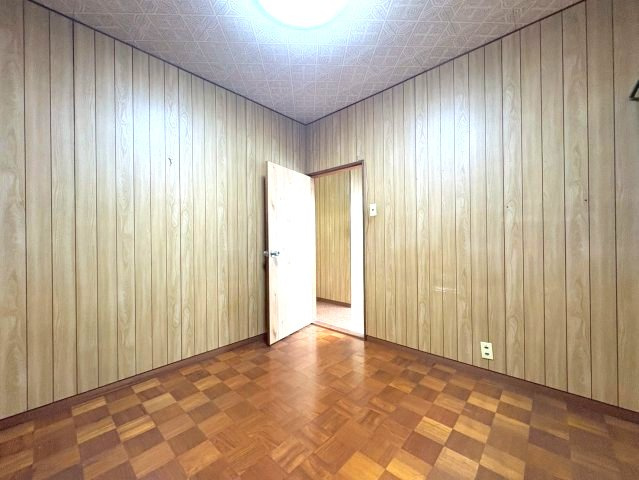 桜丘町戸建の洋室
