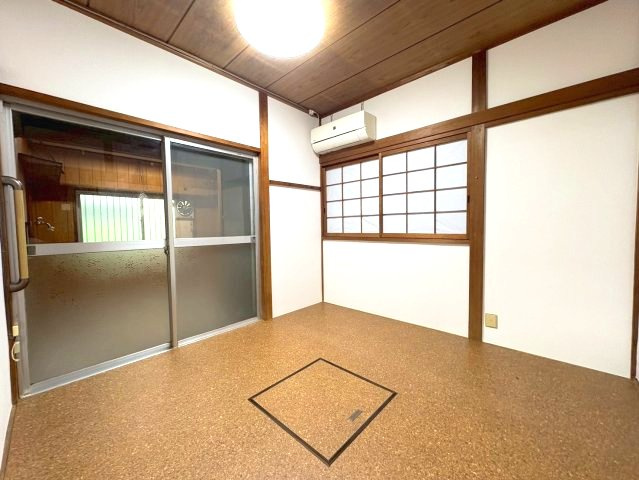 桜丘町戸建の洋室