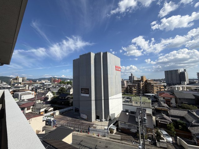 ブライト・サンリヤン諏訪の展望|日当たりの良い約17帖のLDKになります。家財等を消去したイメージ画像となります。
