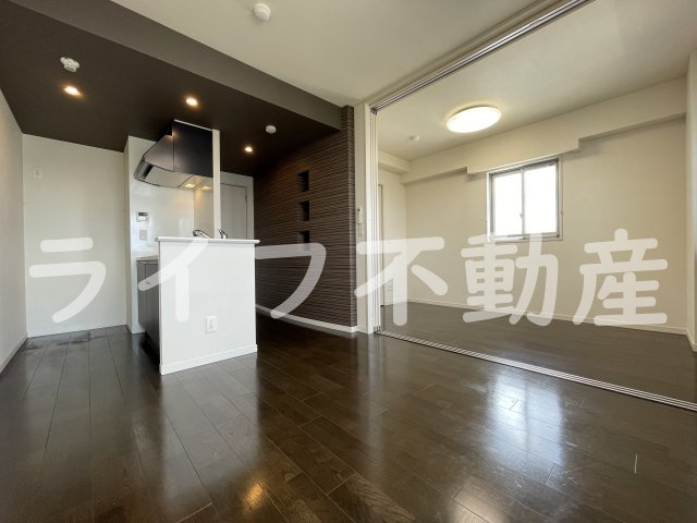 プレミアム菱屋西の居間・リビング|ゆったり過ごせる居間です