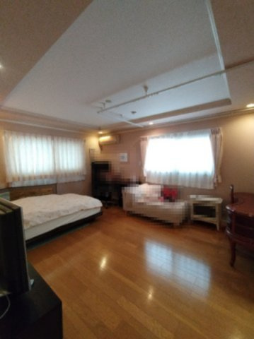６６９５３　大垣市万石中古戸建ての洋室