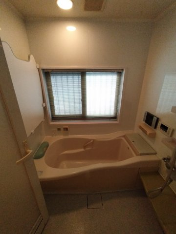 ６６９５３　大垣市万石中古戸建ての浴室|2階