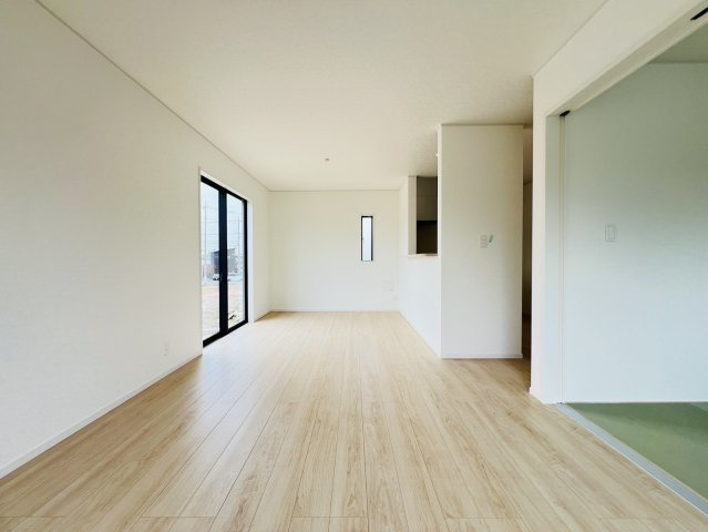 高浜市芳川町2丁目11番28『仲介手数料無料』新築一戸建て・建売の居間・リビング