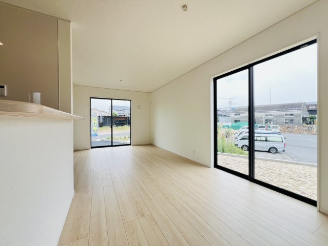 高浜市芳川町2丁目11番28『仲介手数料無料』新築一戸建て・建売の居間・リビング
