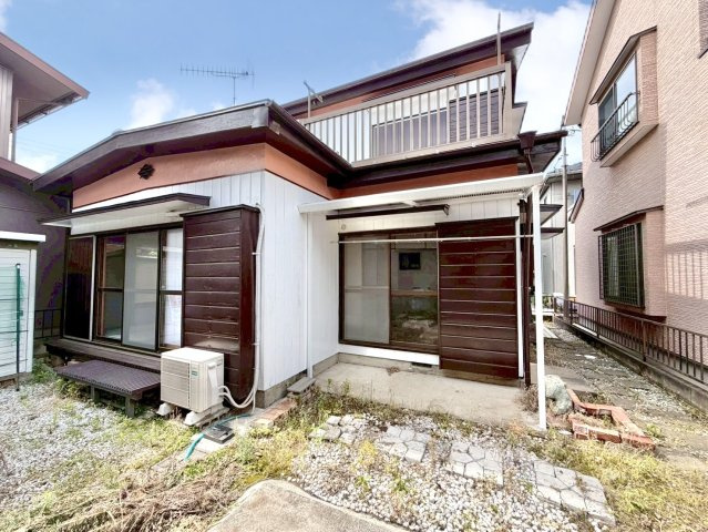 【中古戸建】行田市持田3丁目の外観|■外観｜道路から離れているのでお子様が道路に飛び出しにくい設計です♪