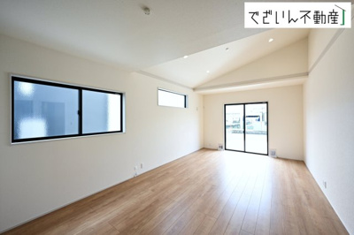 【居間・リビング】 | Livele Garden.S深谷市東方町第6　【平屋】新築住宅 | 細部まで丁寧に仕上げられた内装が、日々の生活を豊かに彩ります。家族の思い出が増えていく場所に。
現地(2026年9月撮影)