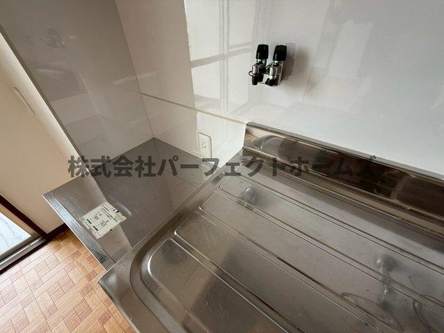 家具町ハイツのキッチン|コンパクトなキッチンで掃除もラクラク