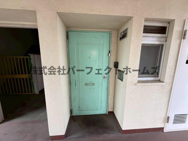 家具町ハイツの玄関|明るい玄関です